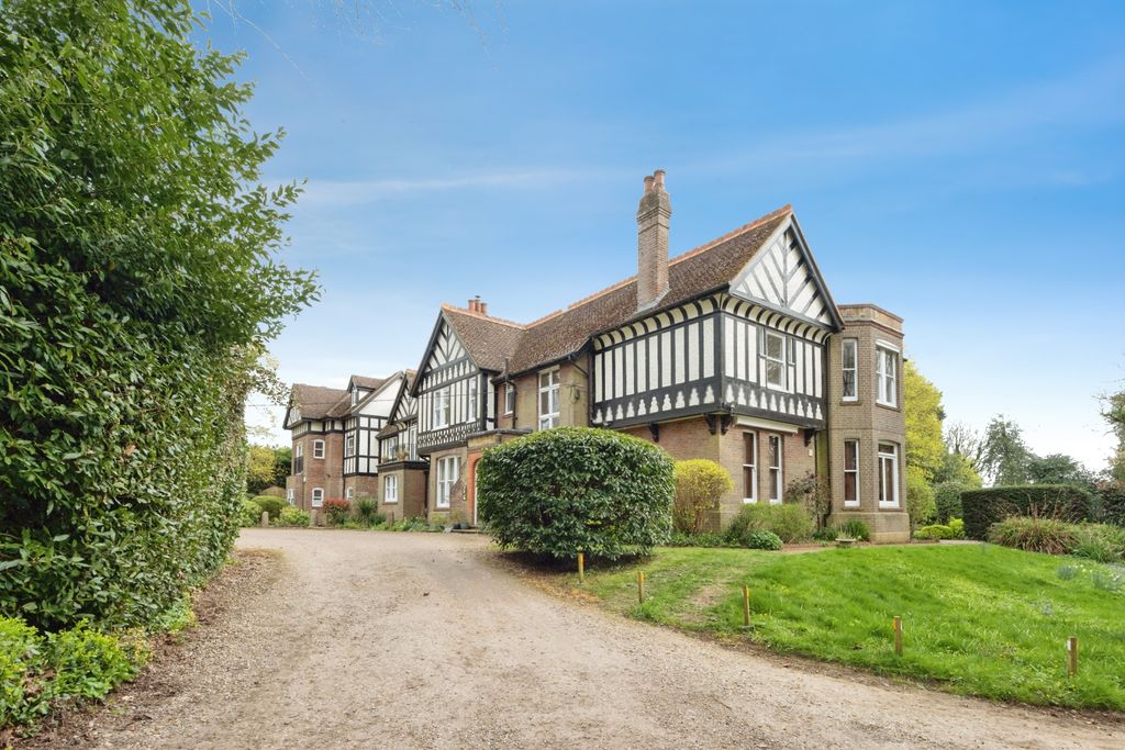 Property photo 1 of 16