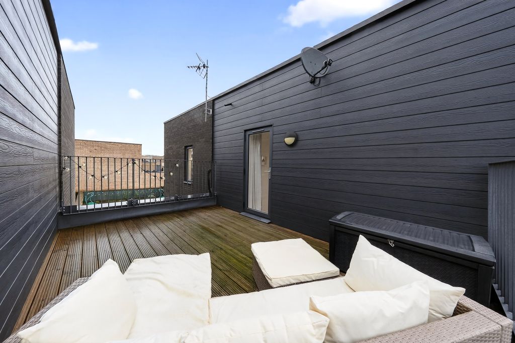 Property photo 3 of 20 Terrace