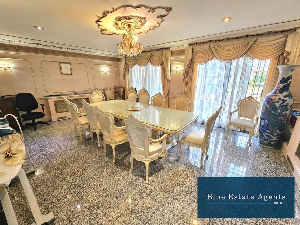 Property photo 3 of 26 Dining Area