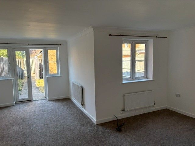 Property photo 3 of 14 Lounge Ash