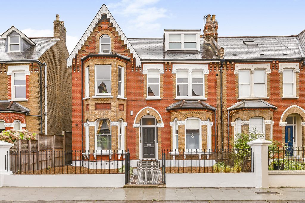 Property photo 1 of 9