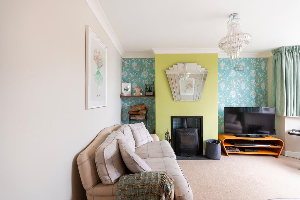 Property photo 1 of 39 1Q8Dbh - Living Room C.Jpg