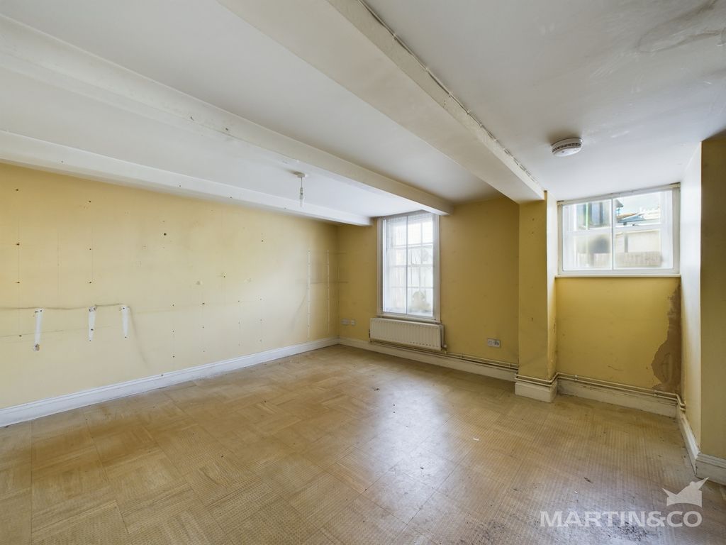 Property photo 2 of 52 Flat 1 Living Room