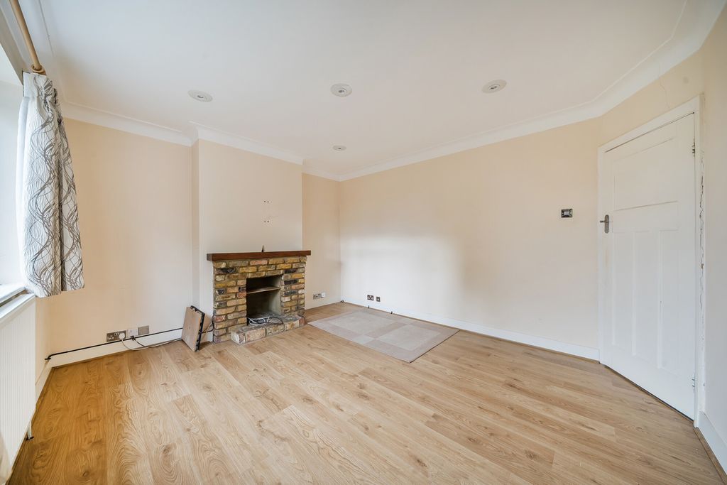 Property photo 3 of 19 1368835-19-68Ece4...