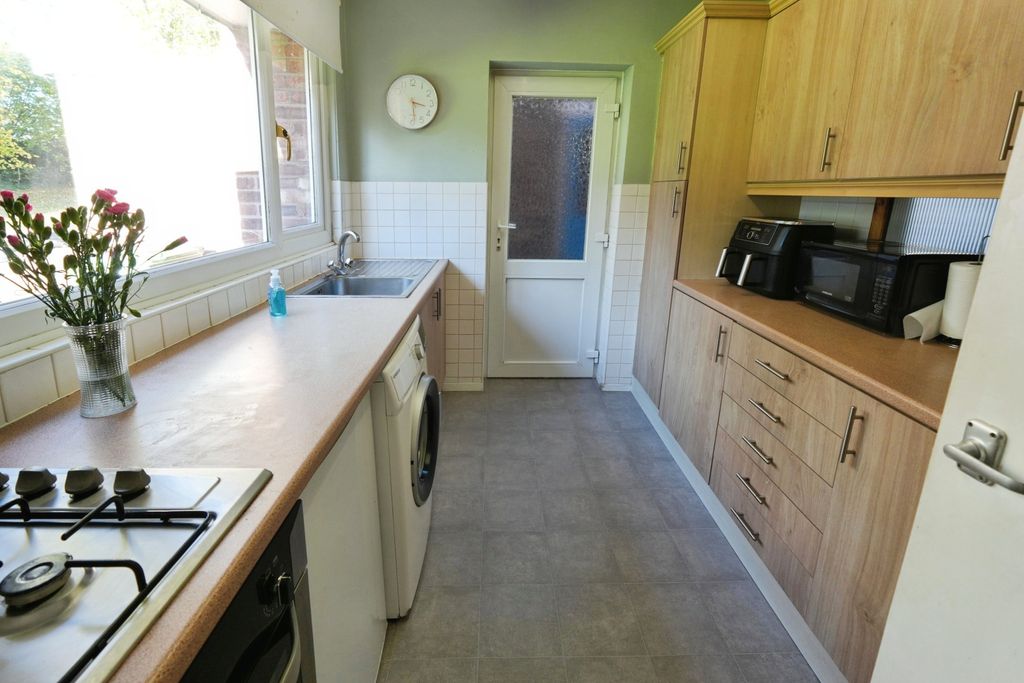 Property photo 2 of 18 Kitchen