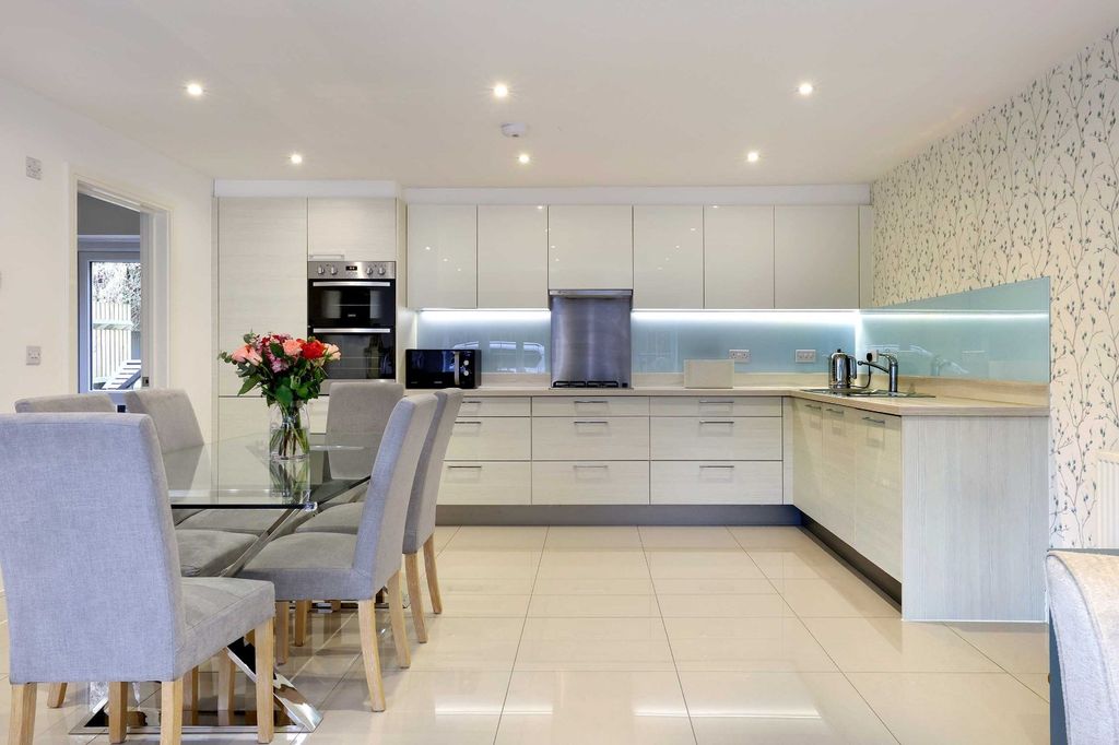 Property photo 2 of 14 Picture No. 08