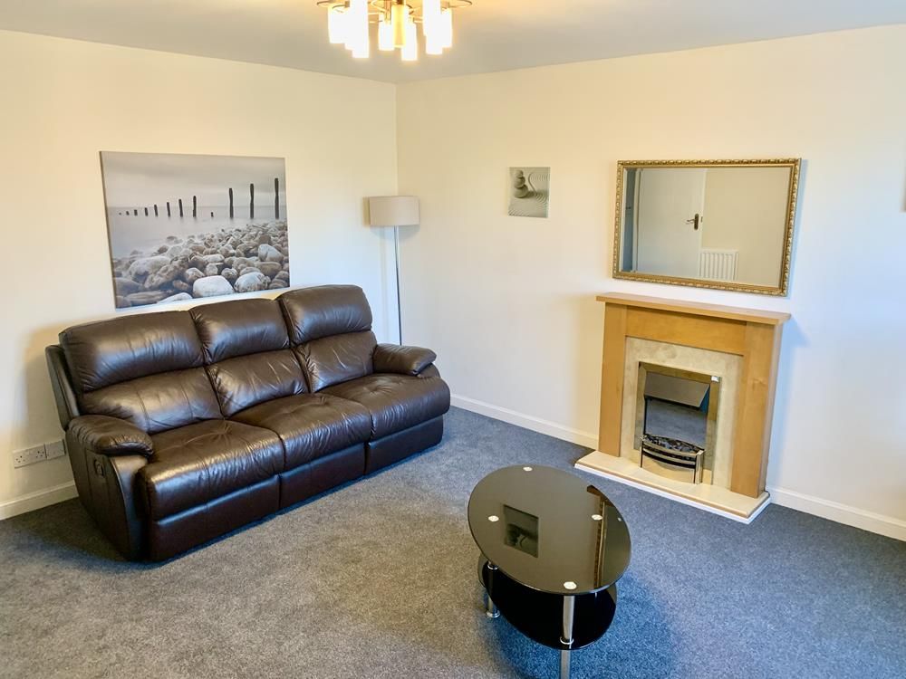 Property photo 3 of 11 Lounge 2