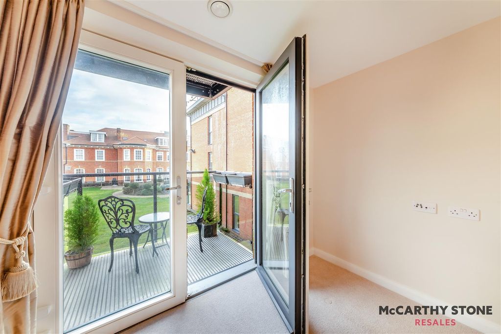Property photo 2 of 29 8584154-Interior17.Jpg