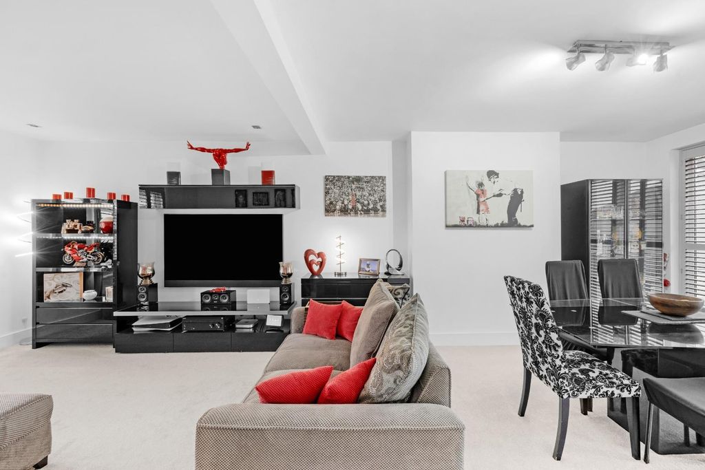 Property photo 3 of 17