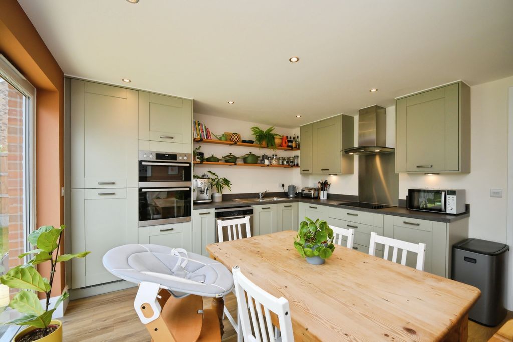 Property photo 3 of 18 Kitchen Diner