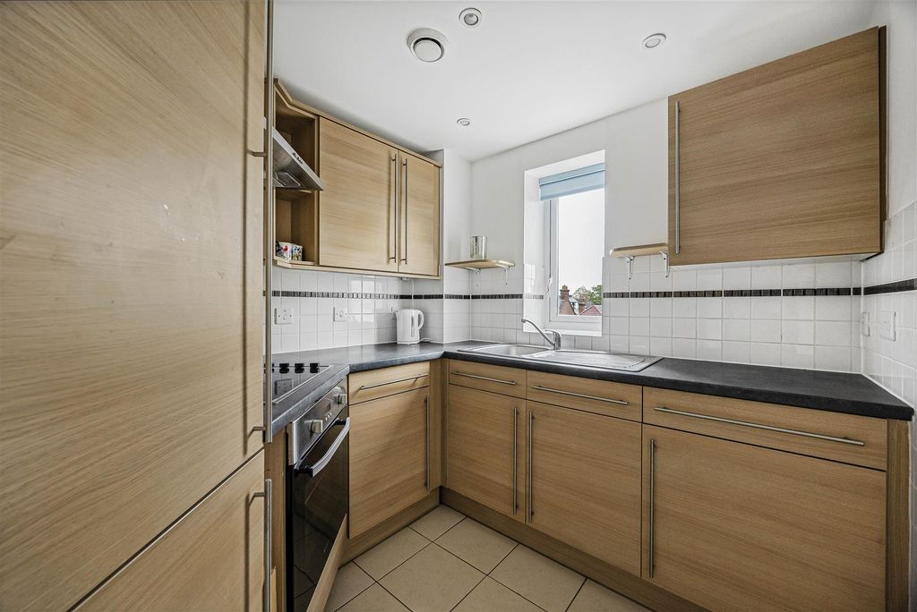 Property photo 3 of 14 16_95706.Jpg