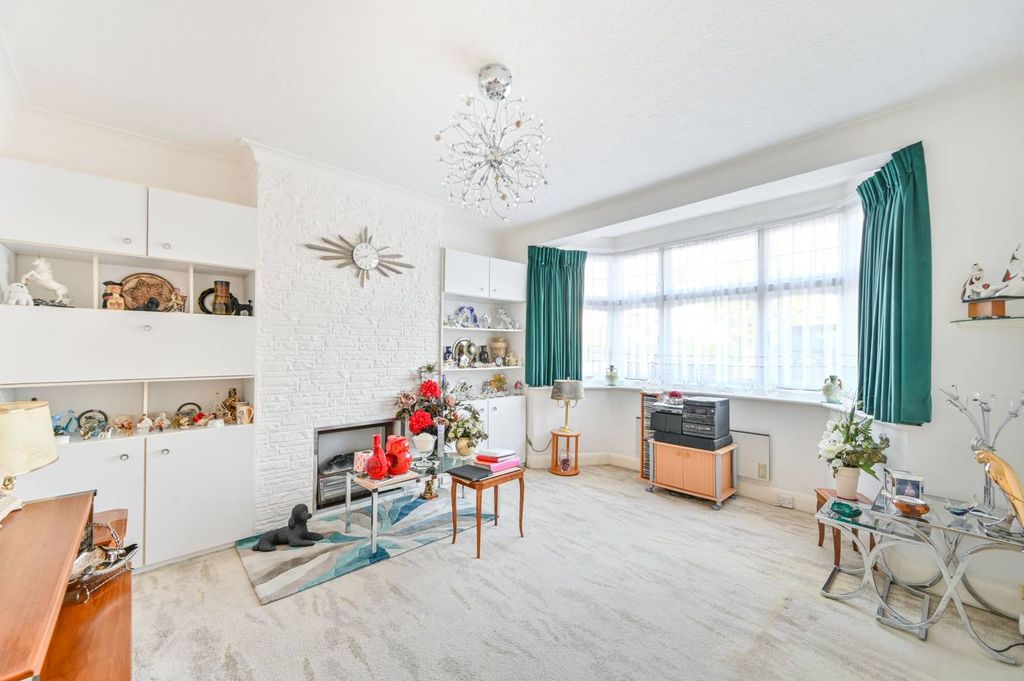 Property photo 3 of 11