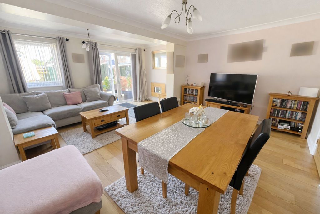 Property photo 2 of 12 Lounge/ Dining Room