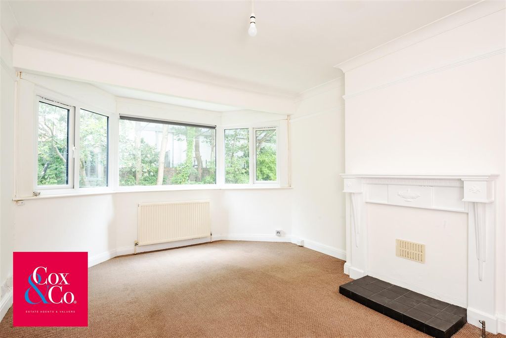 Property photo 3 of 14 81M_5042.Jpg