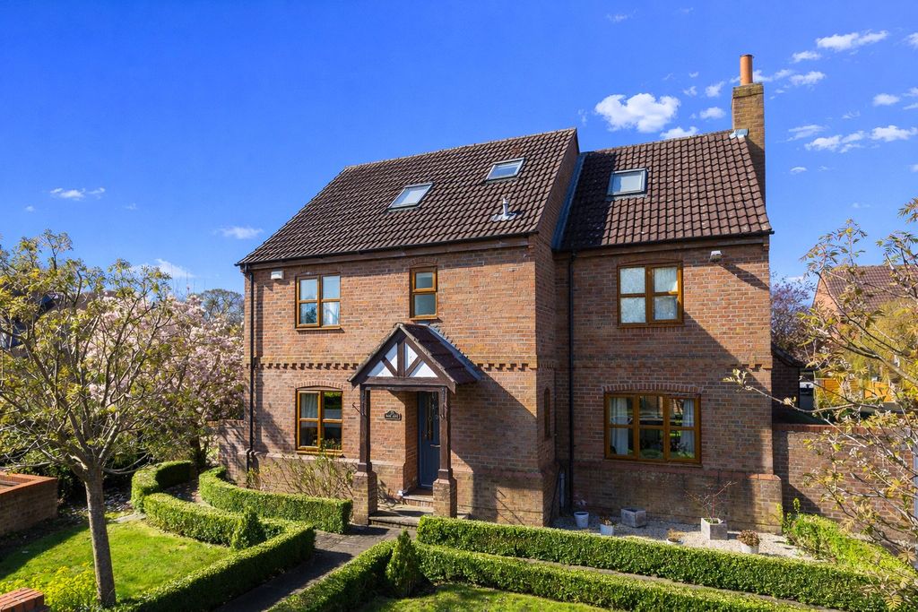 Property photo 1 of 25 Photos