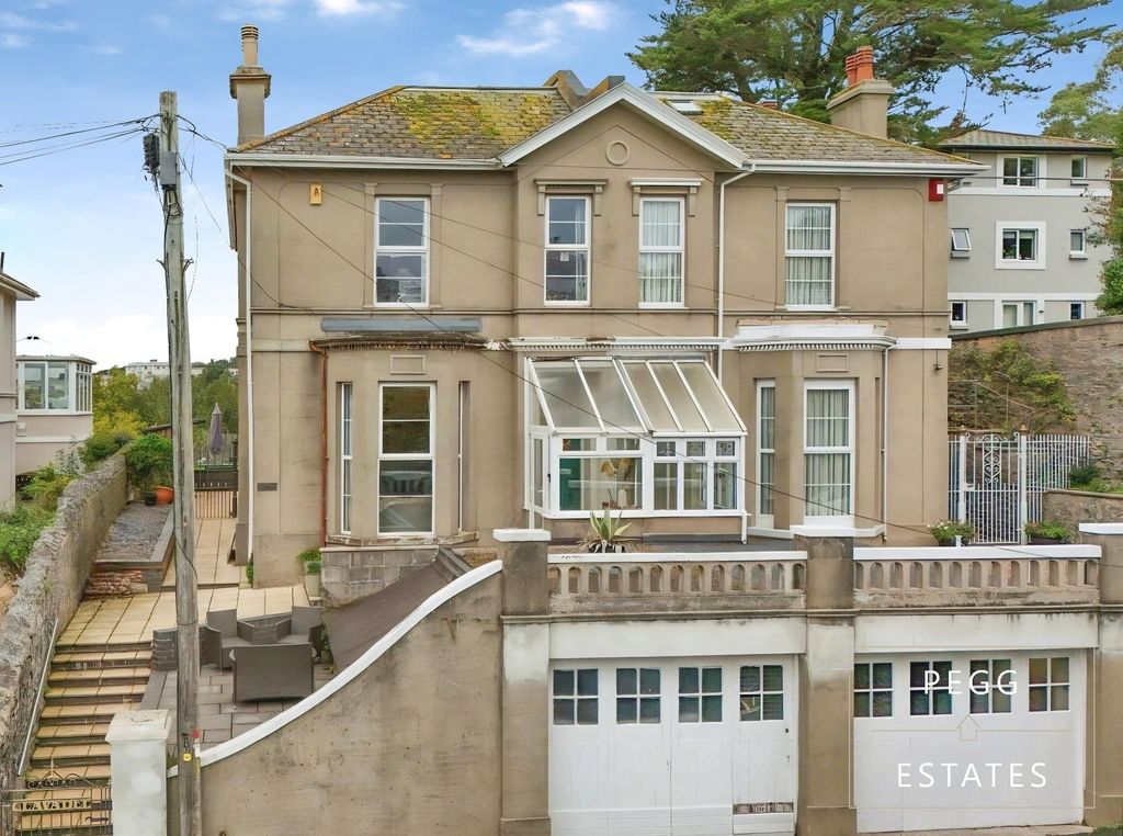 Property photo 1 of 42