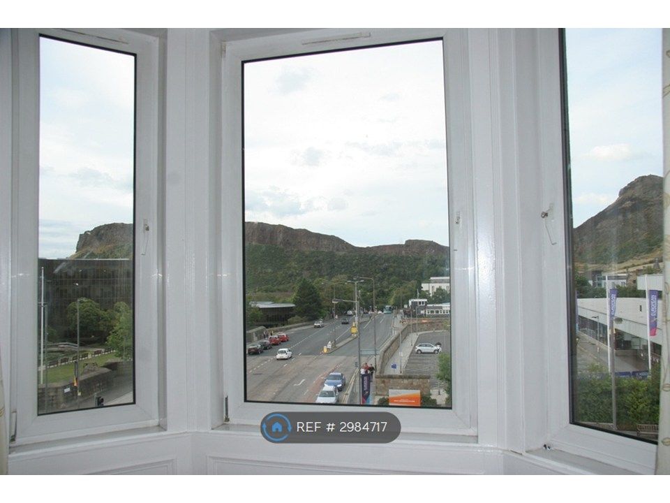Property photo 1 of 25 Lounge Bay Window