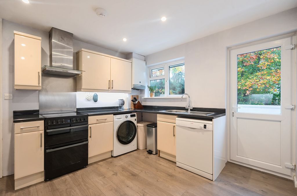 Property photo 3 of 17 Picture 3