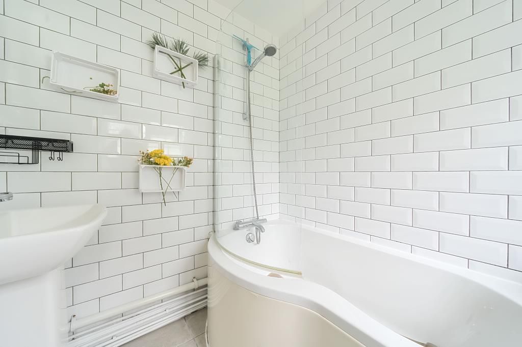 Property photo 2 of 20 Bathroom