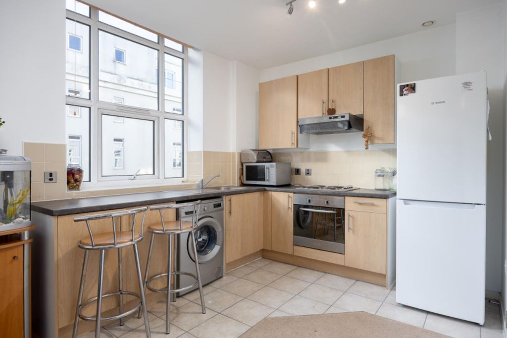 Property photo 2 of 7 Bromyard House F112 (05 Of 10).Jpg