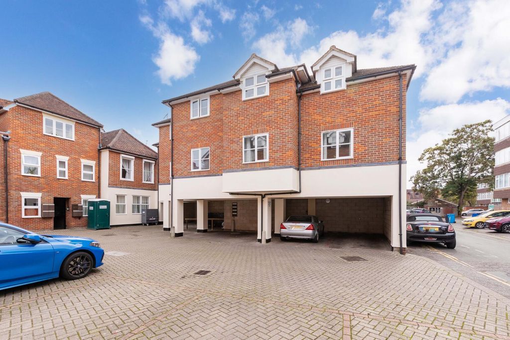 Property photo 1 of 11 Front (Exterior)