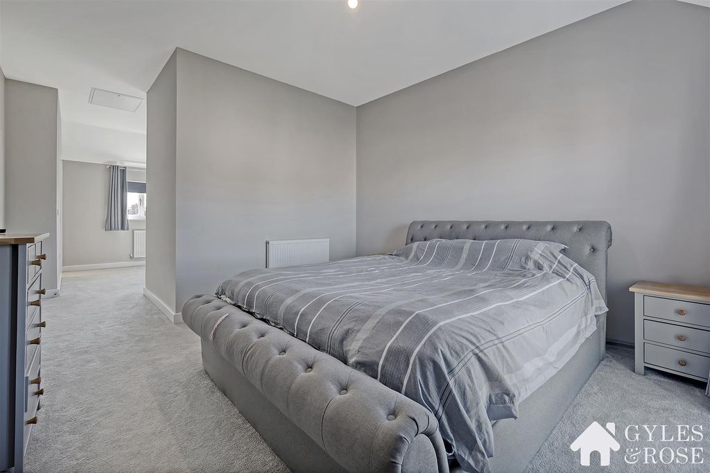Property photo 1 of 19 Bedroom
