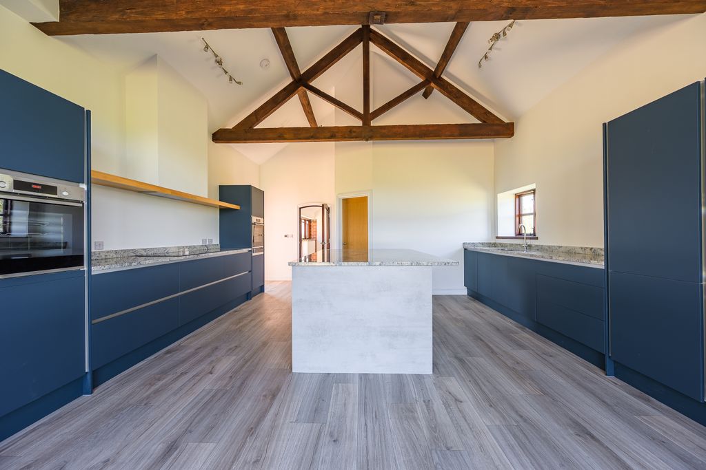 Property photo 3 of 40 Kitchen