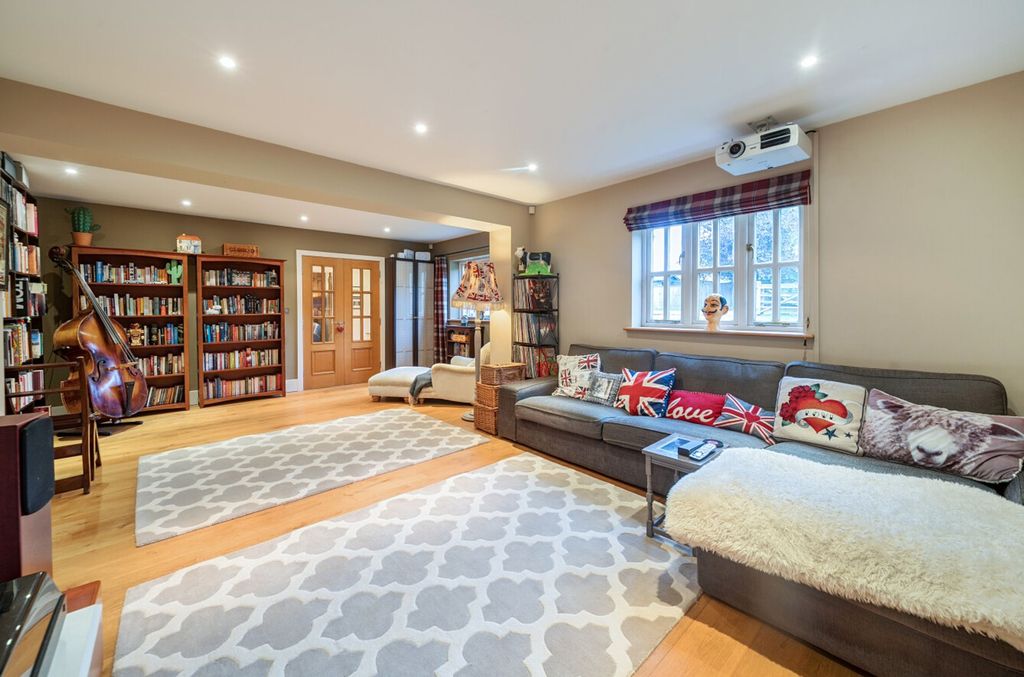 Property photo 2 of 28 Reception 1