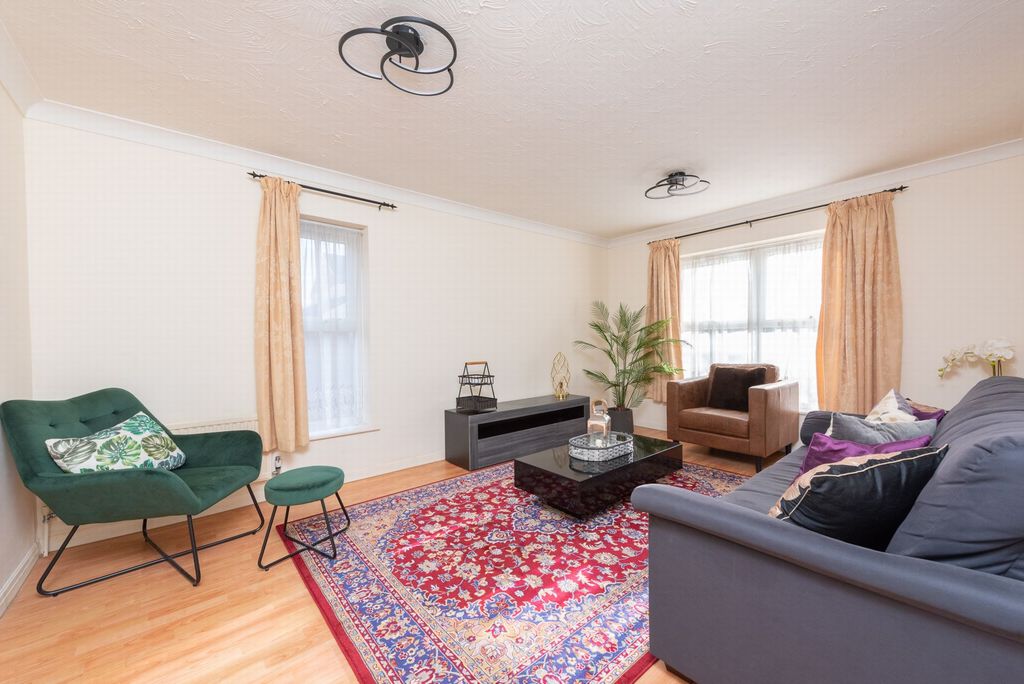 Property photo 3 of 11 Living Room