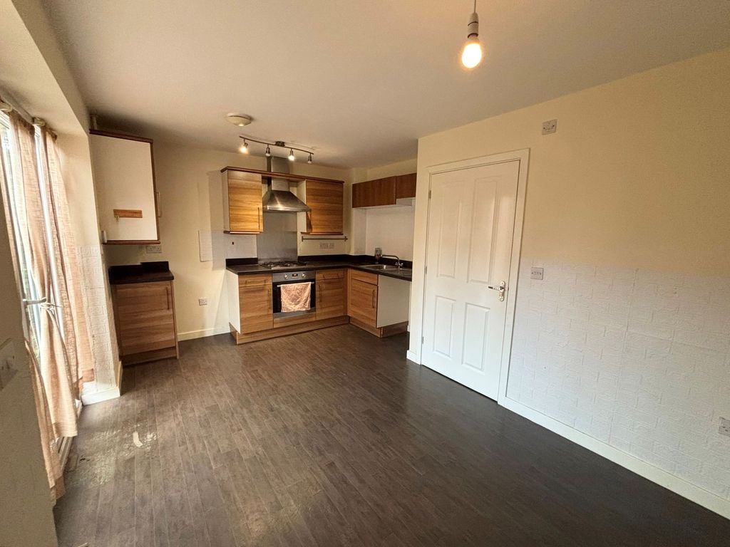 Property photo 3 of 12 Kitchen