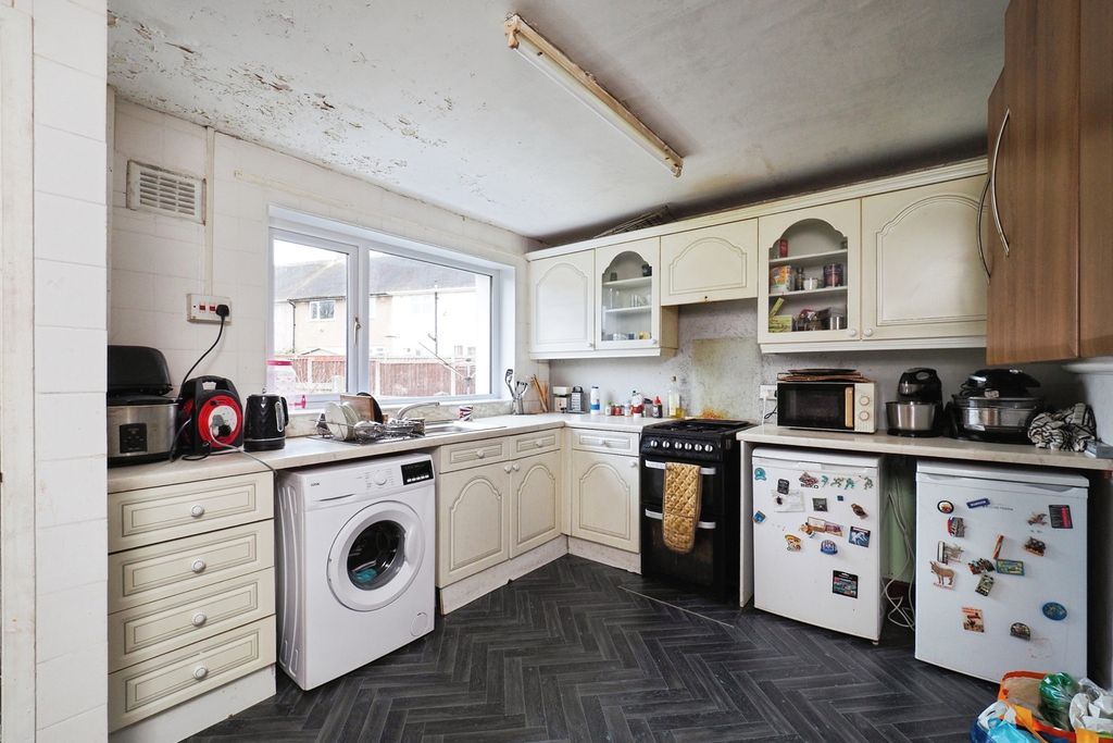 Property photo 3 of 16 Kitchen