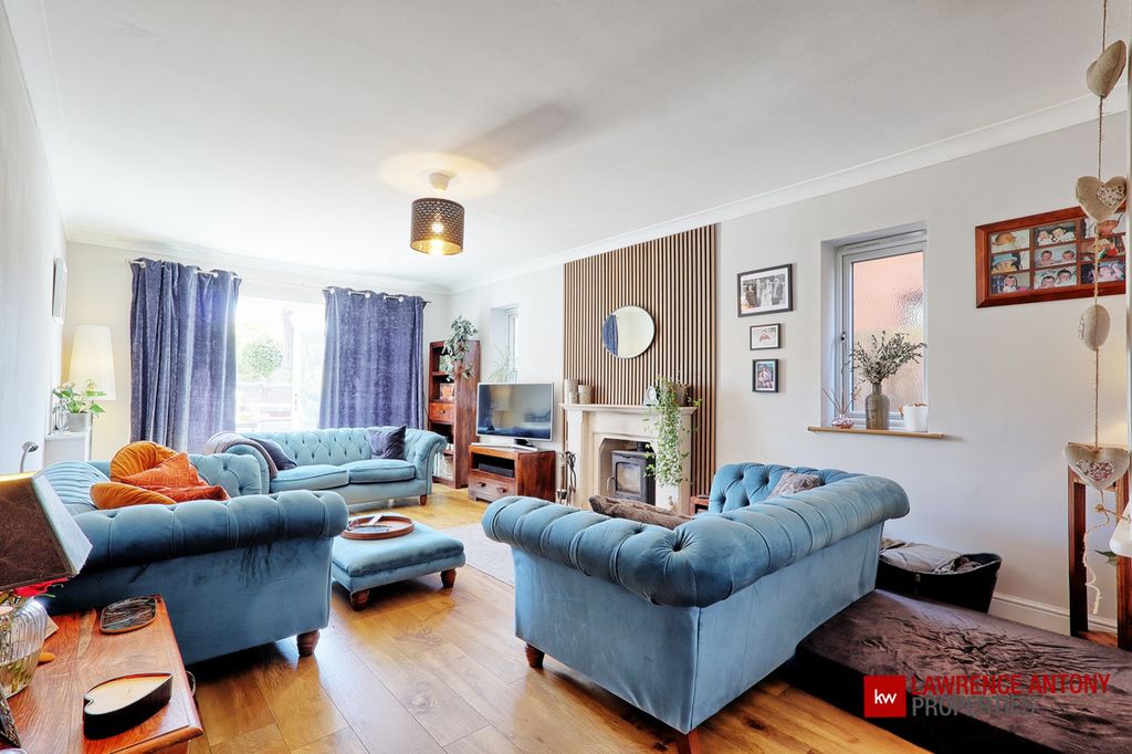 Property photo 2 of 40