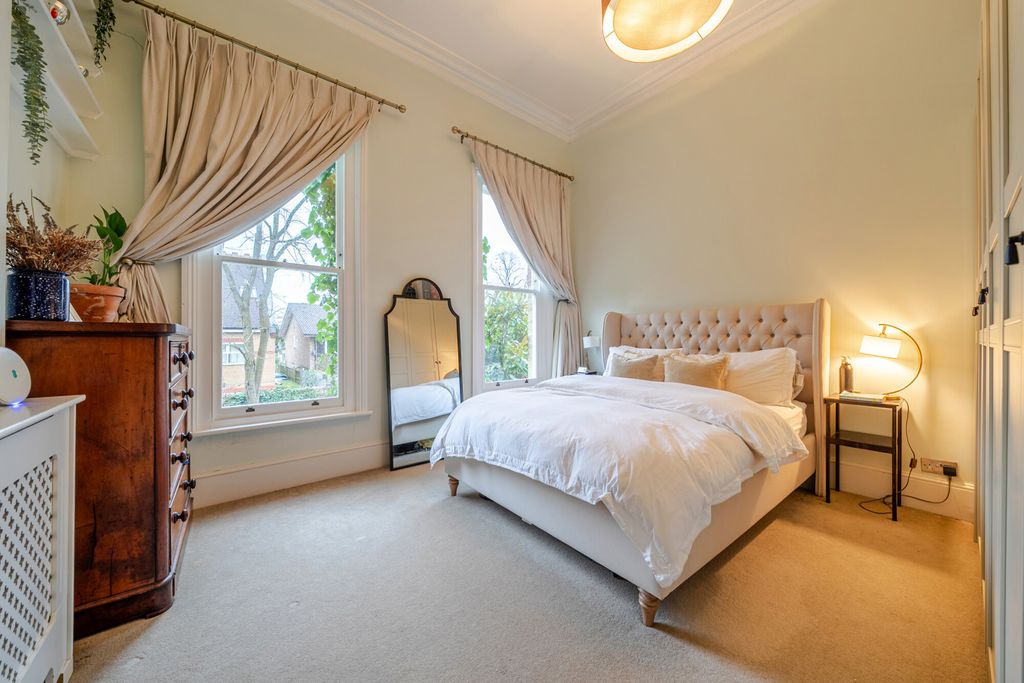 Property photo 3 of 33 Bedroom