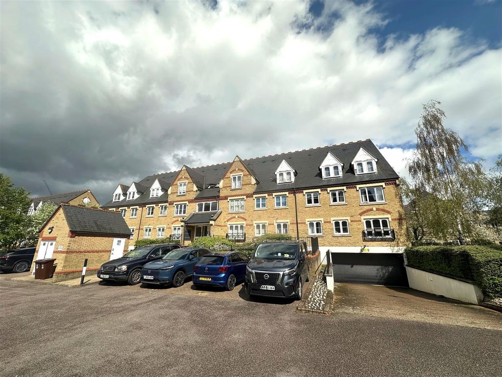 Property photo 1 of 8 Coopers Estate Agents