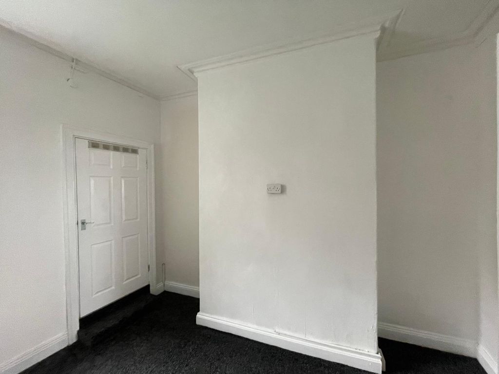 Property photo 2 of 7 Living Room