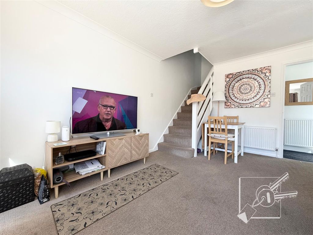 Property photo 3 of 11 Living Room
