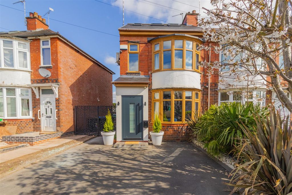 Property photo 1 of 33