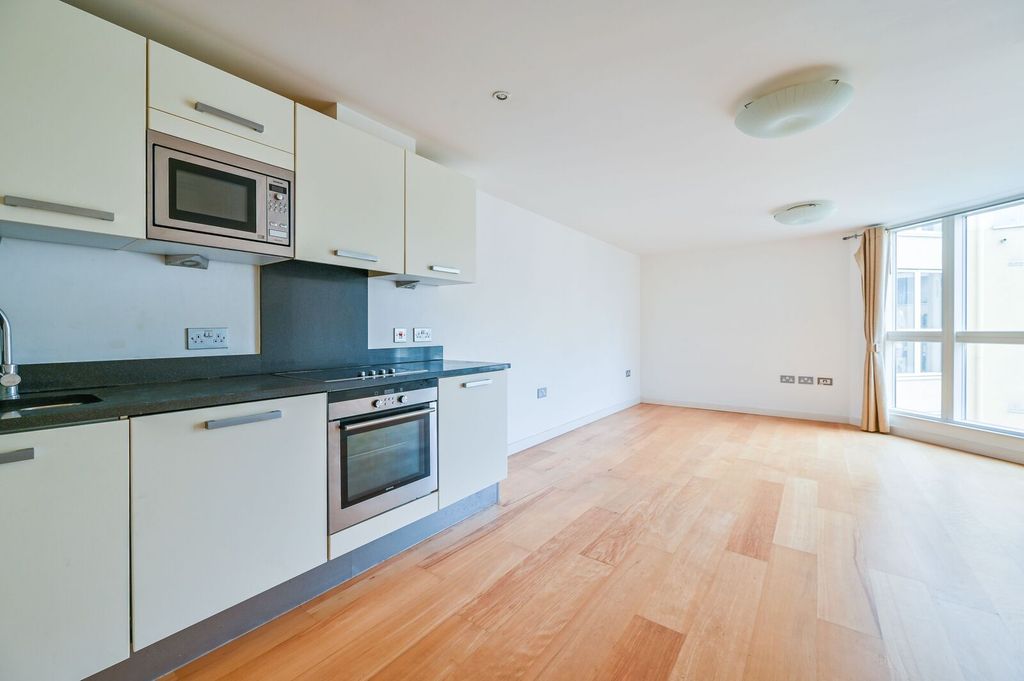 Property photo 3 of 11