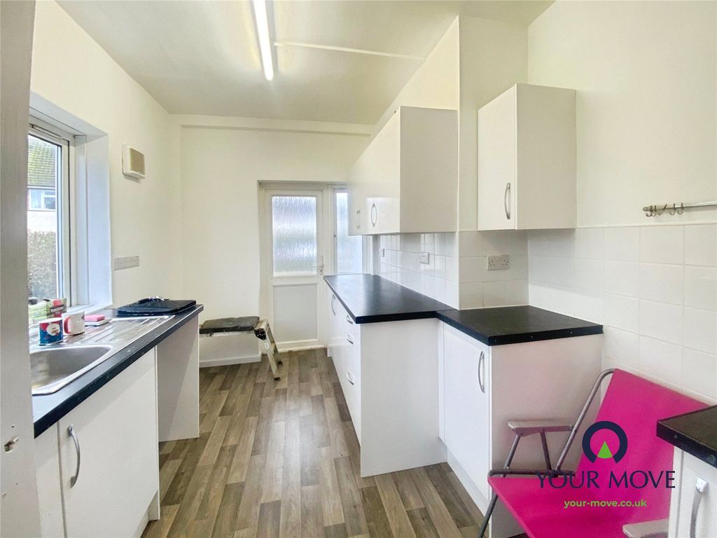 Property photo 2 of 8 Kitchen