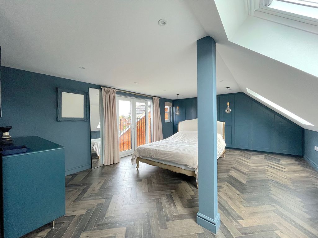 Property photo 3 of 27 Bedroom One (1)