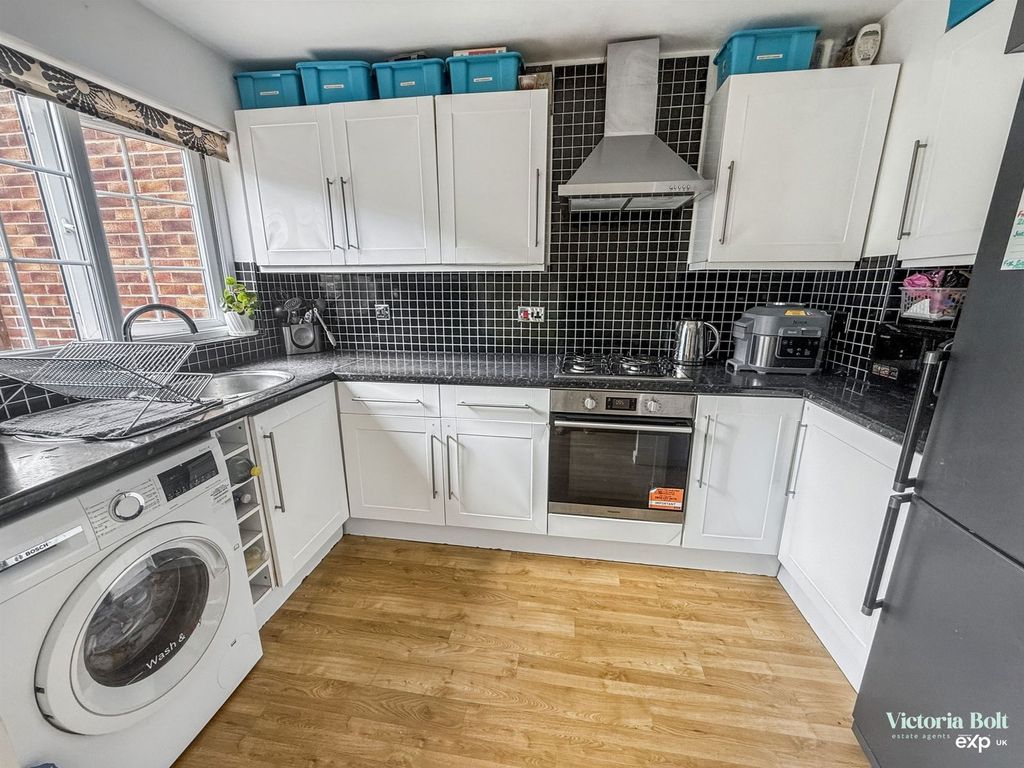 Property photo 2 of 14