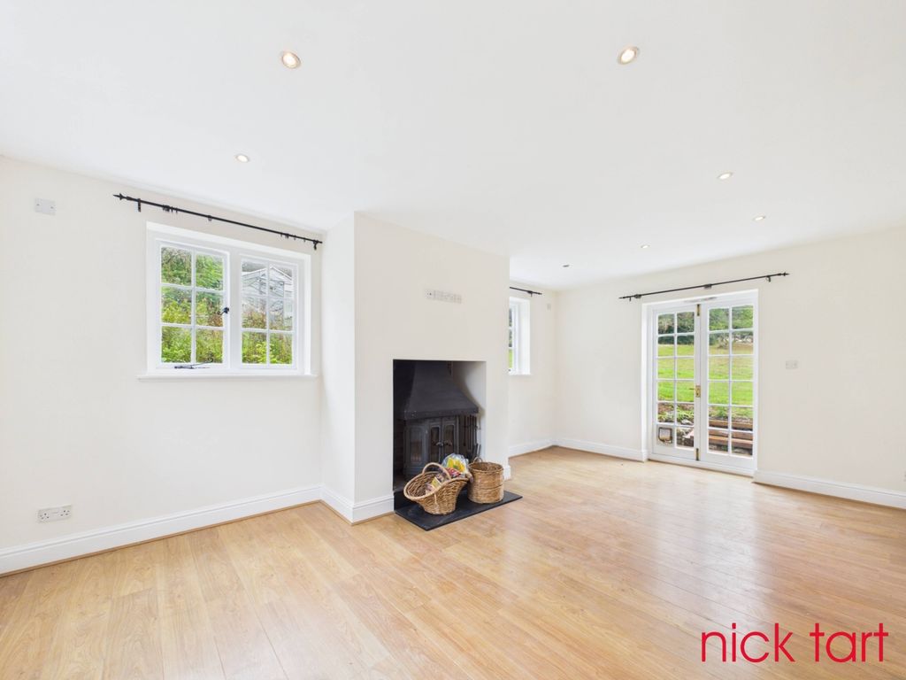 Property photo 2 of 15 Cam02849G0-Pr0182-Still004
