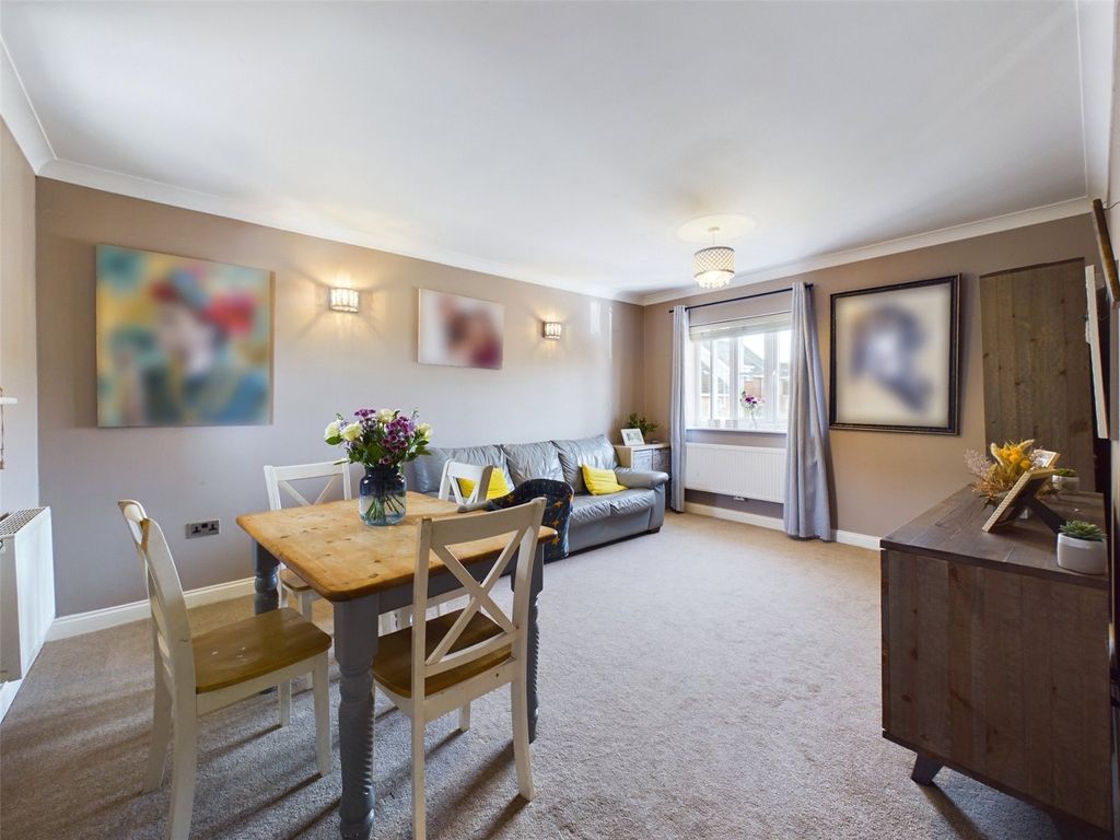 Property photo 2 of 7 Living Room