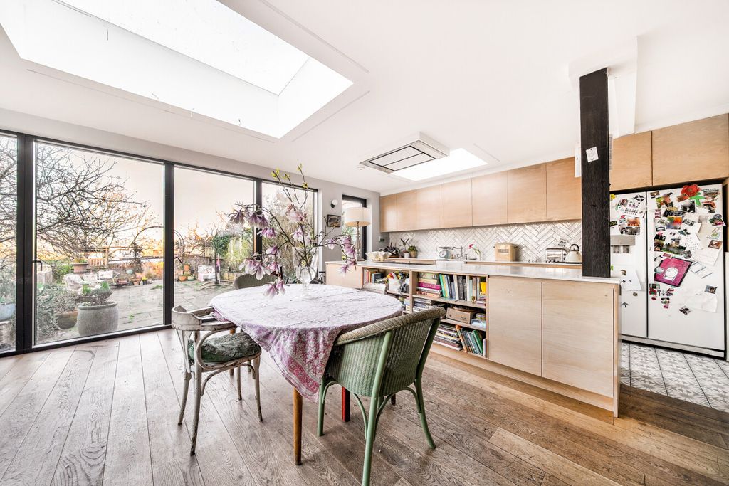 Property photo 3 of 29 1422892-32-69B99d...