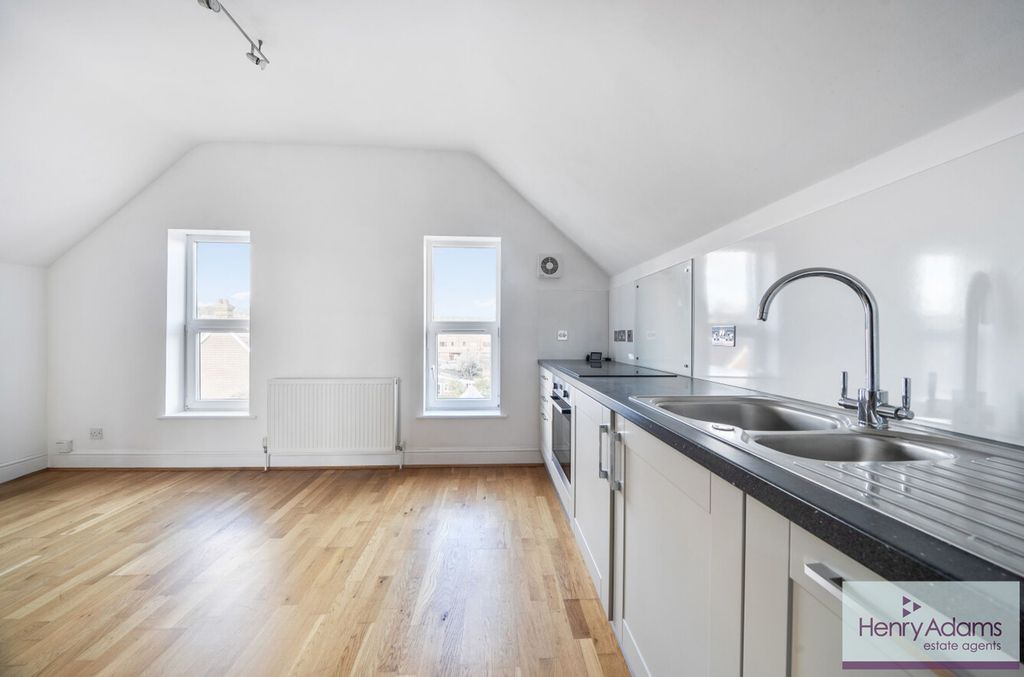 Additional image 13 of 1 bed flat for saleStation Road, Petersfield GU32