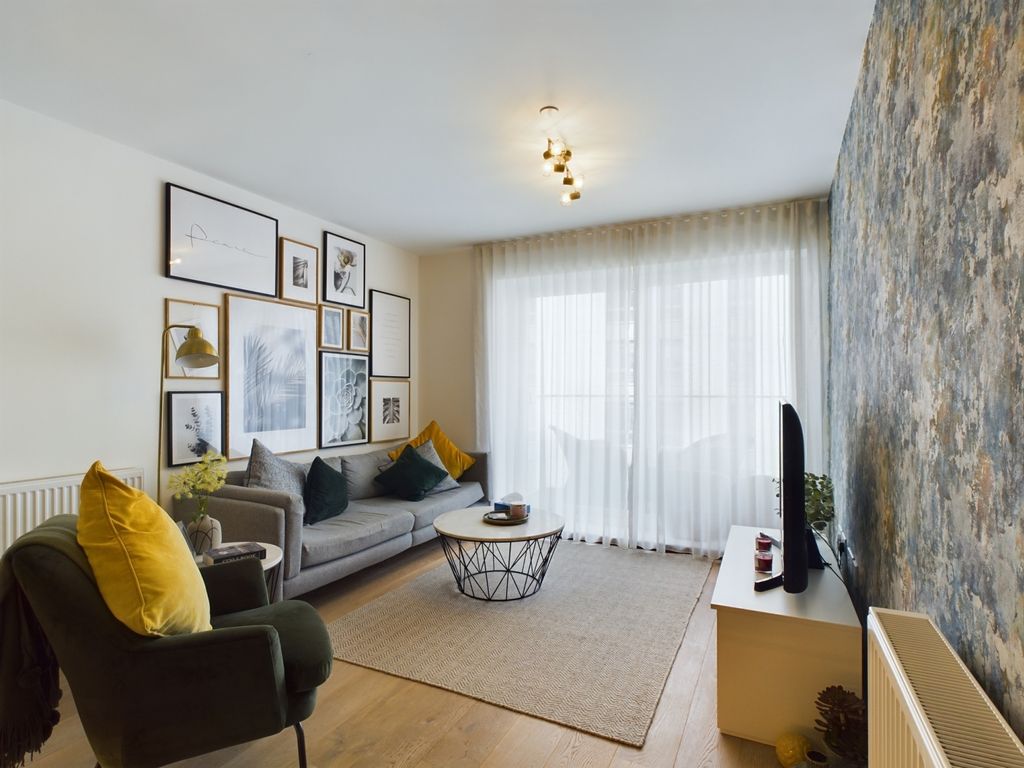 Property photo 1 of 9 Cam01909G0-Pr0207-Still010