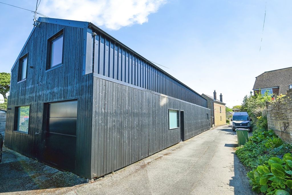 Property photo 1 of 27