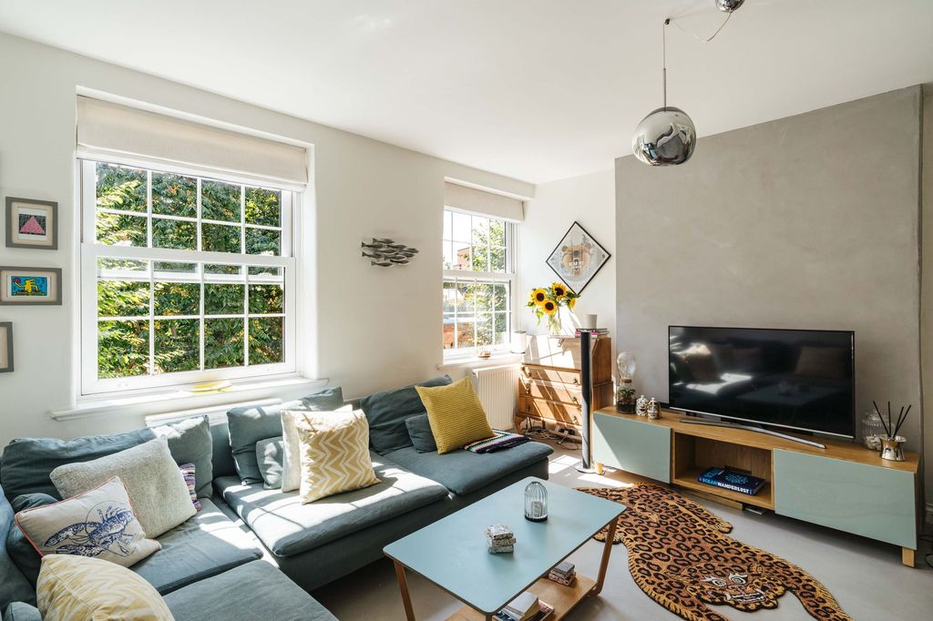 Property photo 1 of 14 Rutherford House E1