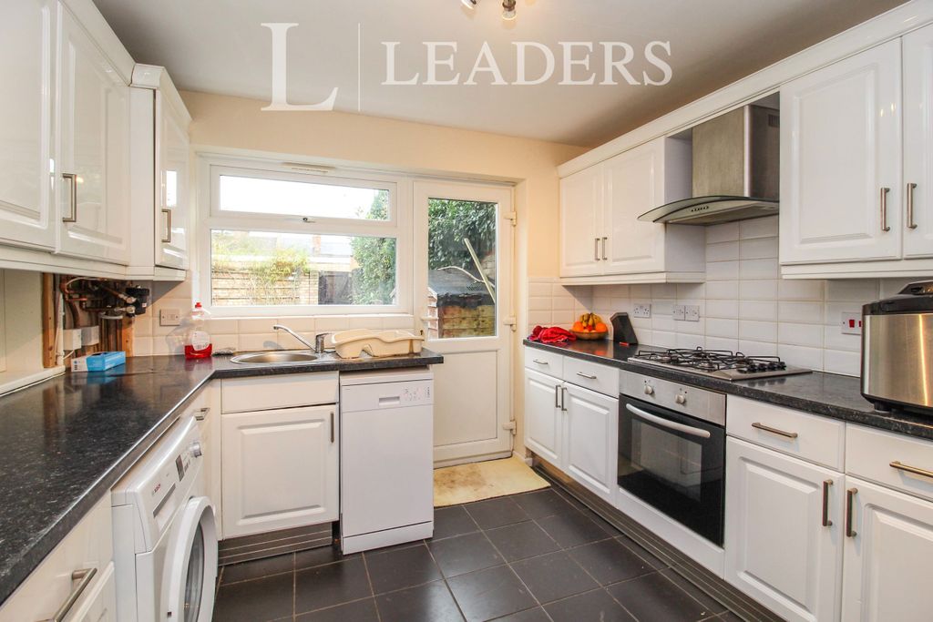 Property photo 2 of 10 Kitchen