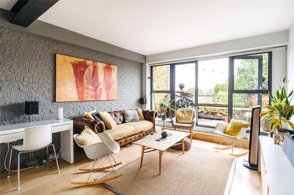 Property photo 1 of 18 Reception Room